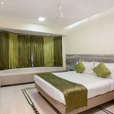 Hotel Executive Enclave 3*