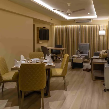 Hotel The & Powai 4*