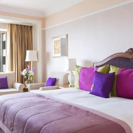 Taj Lands End 5*