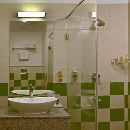 Hotel Lemon Tree Premier, Malad, 4*