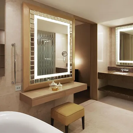 Taj Santacruz Hotel 5*