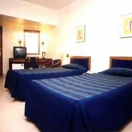 Bloom - Juhu Hotel 4*