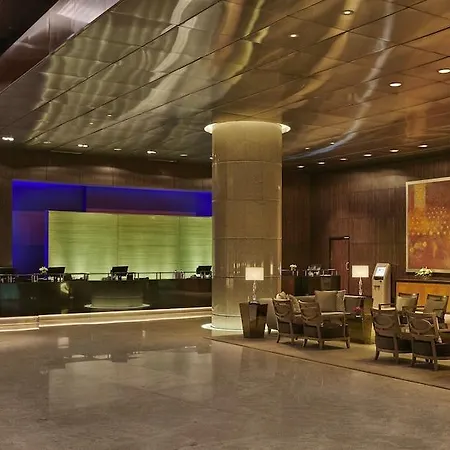 Hyatt Regency International Airport 5*
