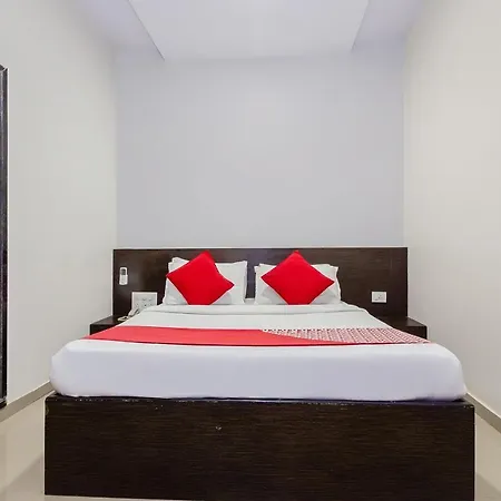 Hotel Oyo 3630 Hotel Ajwa 3*