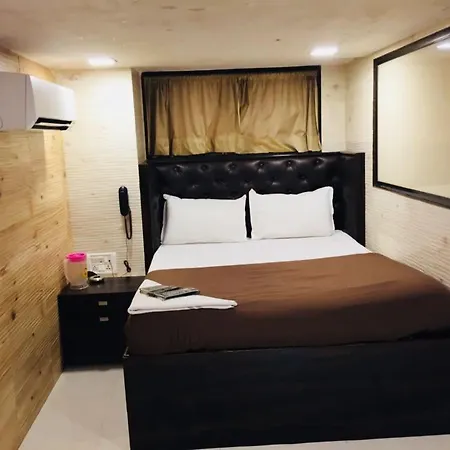 Qamar 2* Mumbai