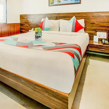 Fabexpress Terminus Square Hotel