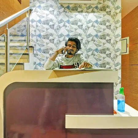 O Avenue Residency Sakinaka Metro Station Hotel 3*