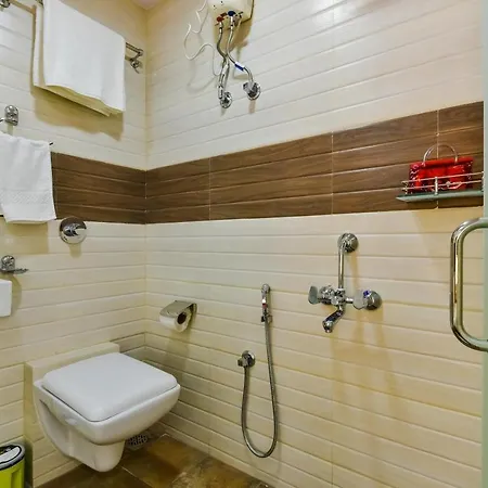 Capital O4482 Ascot International Hotel