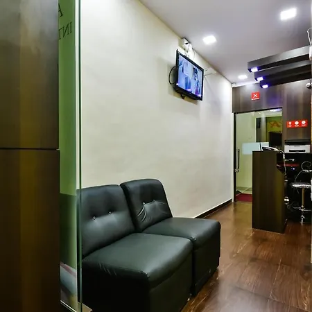 Capital O4482 Ascot International Hotel 3*