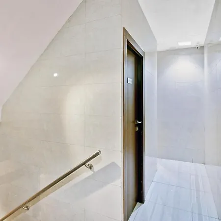 Hotel O Avenue Residency Sakinaka Metro Station
