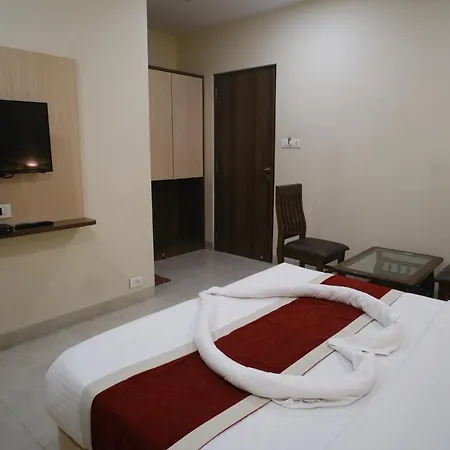 Hotel Fabhotel Saineel