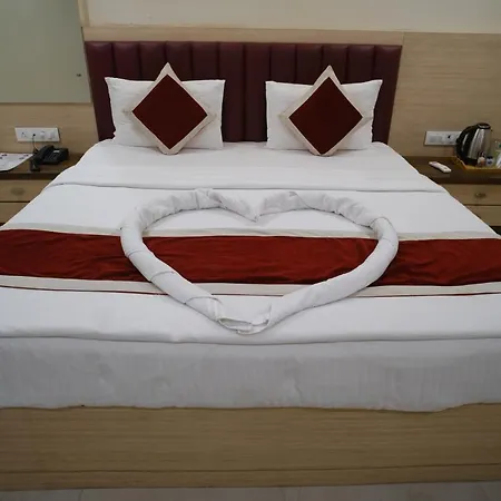 Fabhotel Saineel *