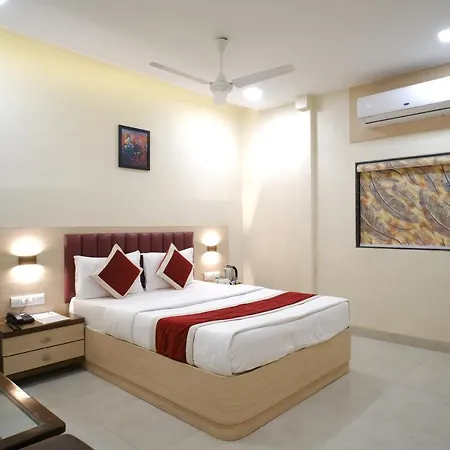 Fabhotel Saineel Hotel *