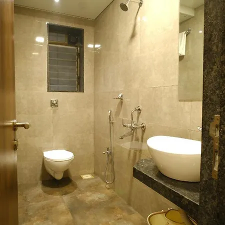 Fabhotel Saineel *
