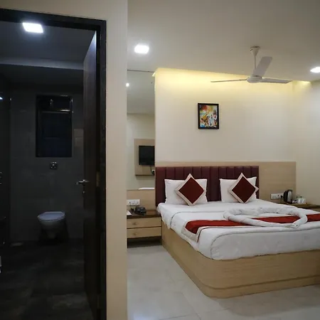Fabhotel Saineel *