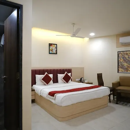 Fabhotel Saineel *