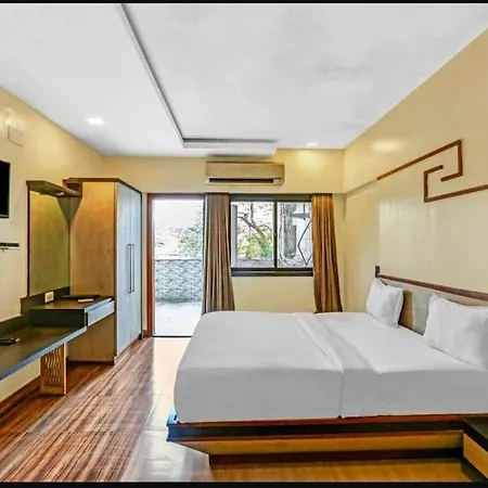 Praveen Hotel 3*