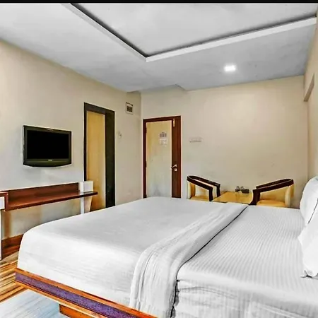 Praveen 3* Mumbai