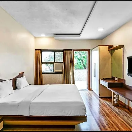 Hotel Praveen 3*