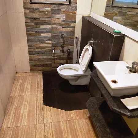 Hotel Praveen 3*