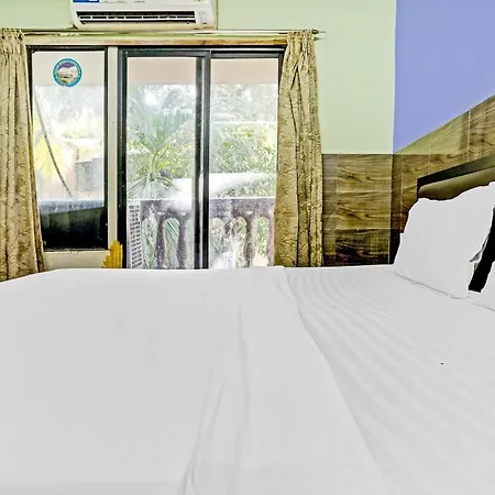 Oyo 44090 Classic Residency 3*