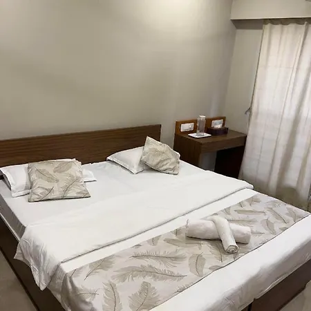 Pinaki Comfort Parle - Near Airport Apartment *