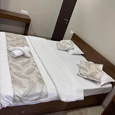 Pinaki Comfort Parle - Near Airport * Mumbai