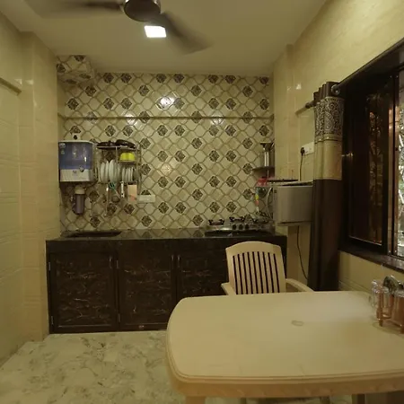 Apartment Cozy Furnished One Block From The Ocean Mumbai