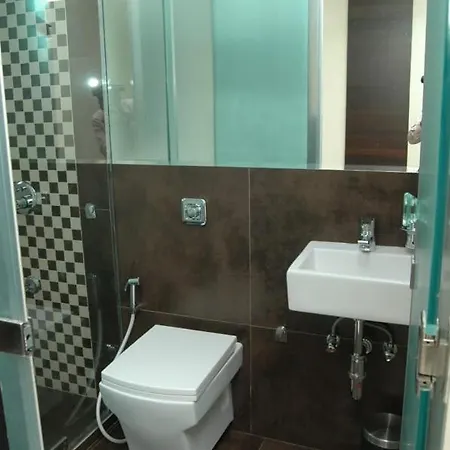 Hotel Causeway, Colaba *