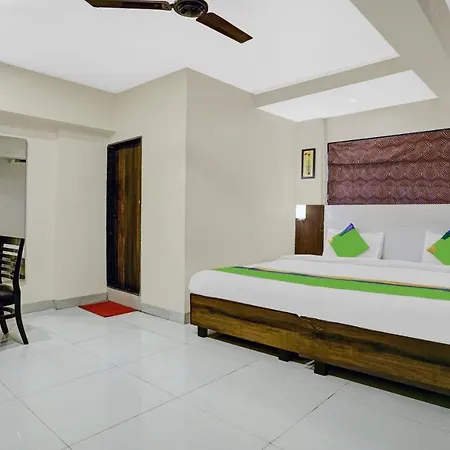 Treebo Trend Aishwarya Comfort Stay Hotel 3*