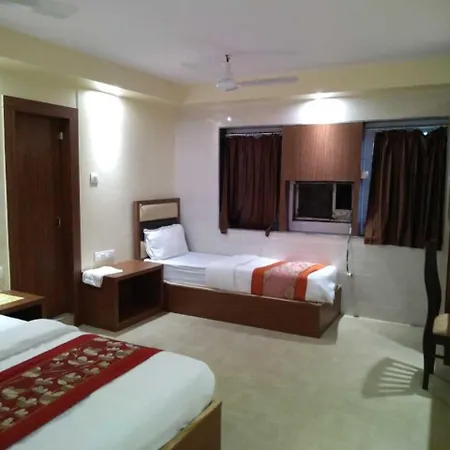 Rk Hotel-near Grant Road Railway Station Hotel