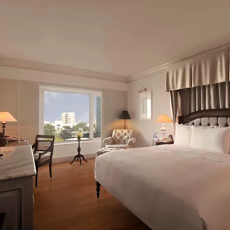 Hilton International Airport Hotel 5*
