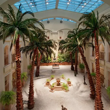 Hilton International Airport 5*