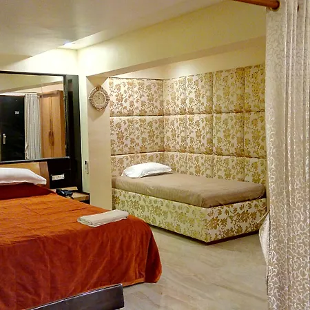 Metro Palace Bandra 3*