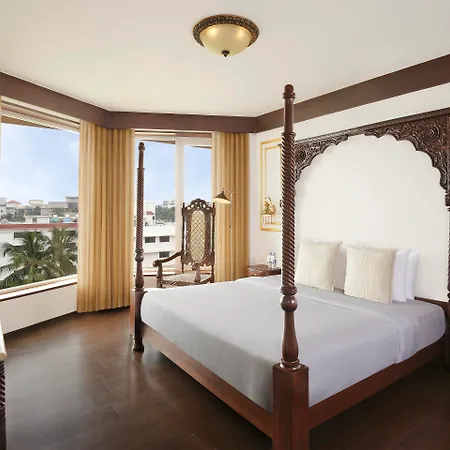 Hotel Novotel Juhu 5*