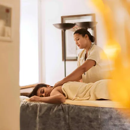 Novotel Juhu Hotel 5*