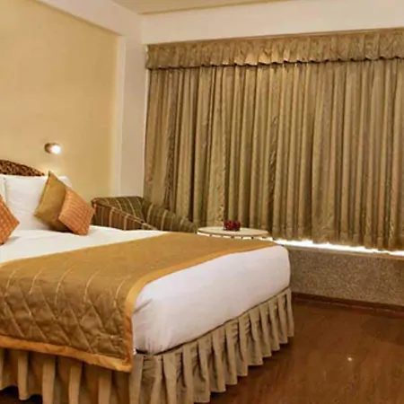 Kohinoor Continental, Airport Hotel 4*