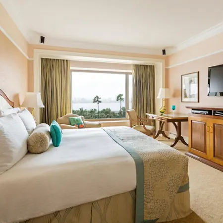 Taj Lands End 5*