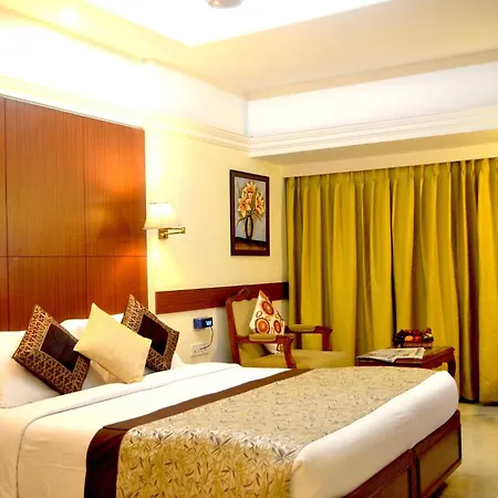 Hotel Club Emerald Mumbai
