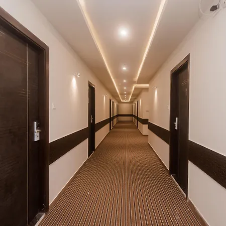 Hotel Oyo 22039 Bkc Grand 3*