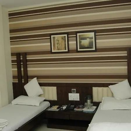 Causeway, Colaba Hotel