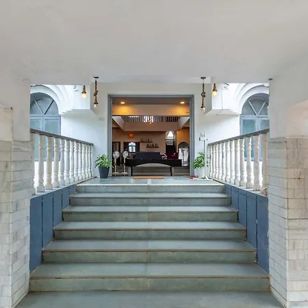 Grey Mosaics By Stayvista - Mountain-view In Vasai With Pool, Spacious Lawn & Terrace Villa Mumbai