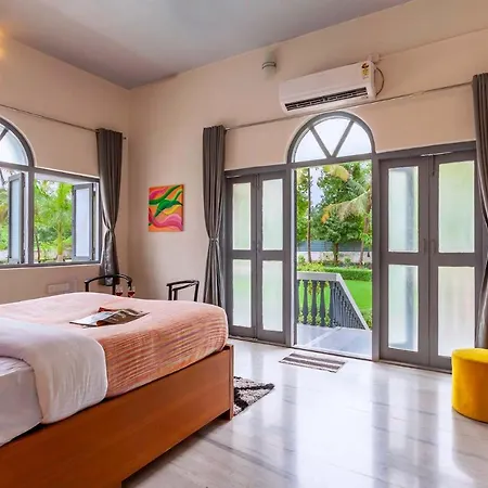 Grey Mosaics By Stayvista - Mountain-view In Vasai With Pool, Spacious Lawn & Terrace Villa