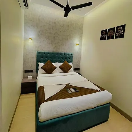 Lime Wood 3* Mumbai