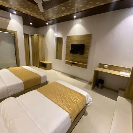Bkc Crown - Near Trade Centre, Visa Consulate
