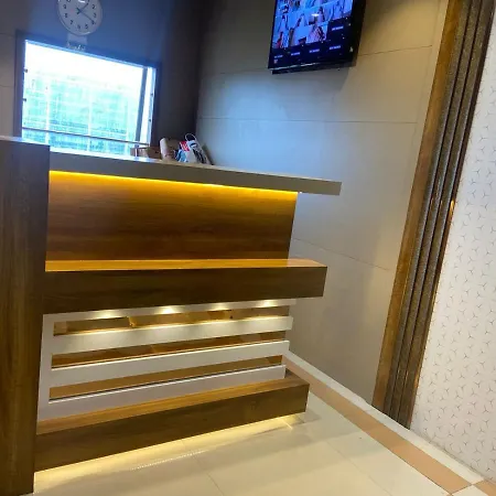 Bkc Crown - Near Trade Centre, Visa Consulate Mumbai