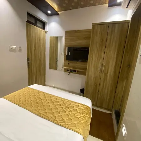 Bkc Crown - Near Trade Centre, Visa Consulate 3*