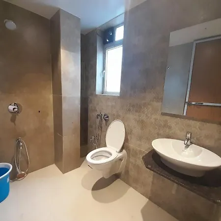 Hotel Golden Oak Lodging By Wb
