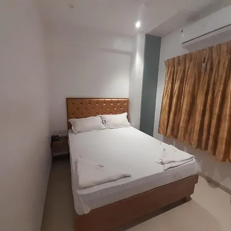 Golden Oak Lodging By Wb Mumbai