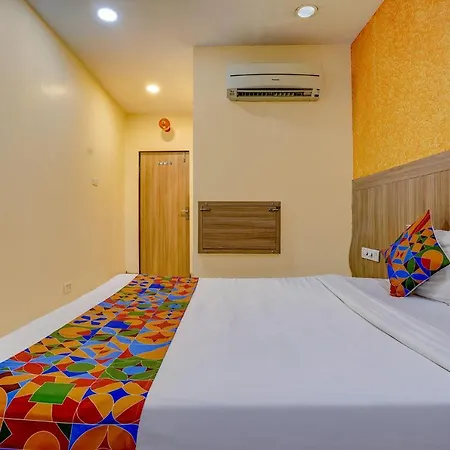 Hotel Fabexpress Prakash 3*